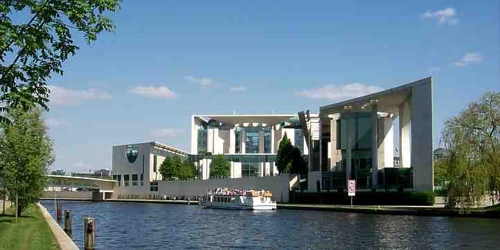Berlin: Hop-On Hop-Off City Tour by Bus and Boat - How the 24-Hour Hop-On Bus Works (Start Times Matter)