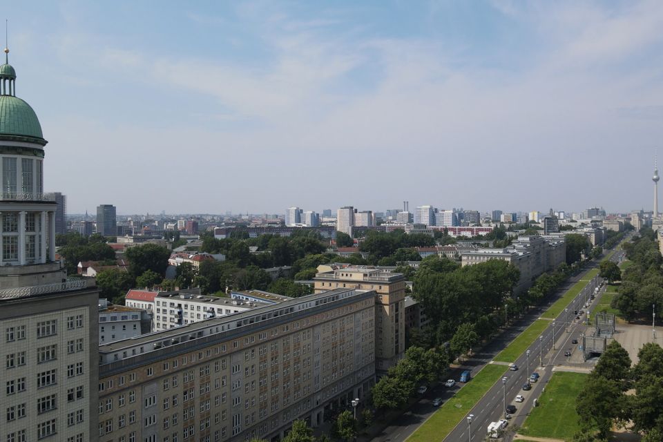 Berlin: Karl-Marx-Allee 2-Hour Tour - Hochhaus an der Weberweise: When the Skyline Leans Forward