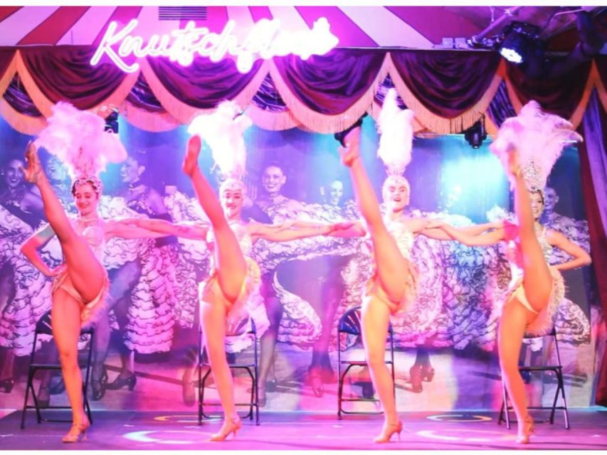 Berlin: Knutschfleck Ticket with Variety Show and Dinner - Cocktails and the 1950s bar vibe: how the night flows