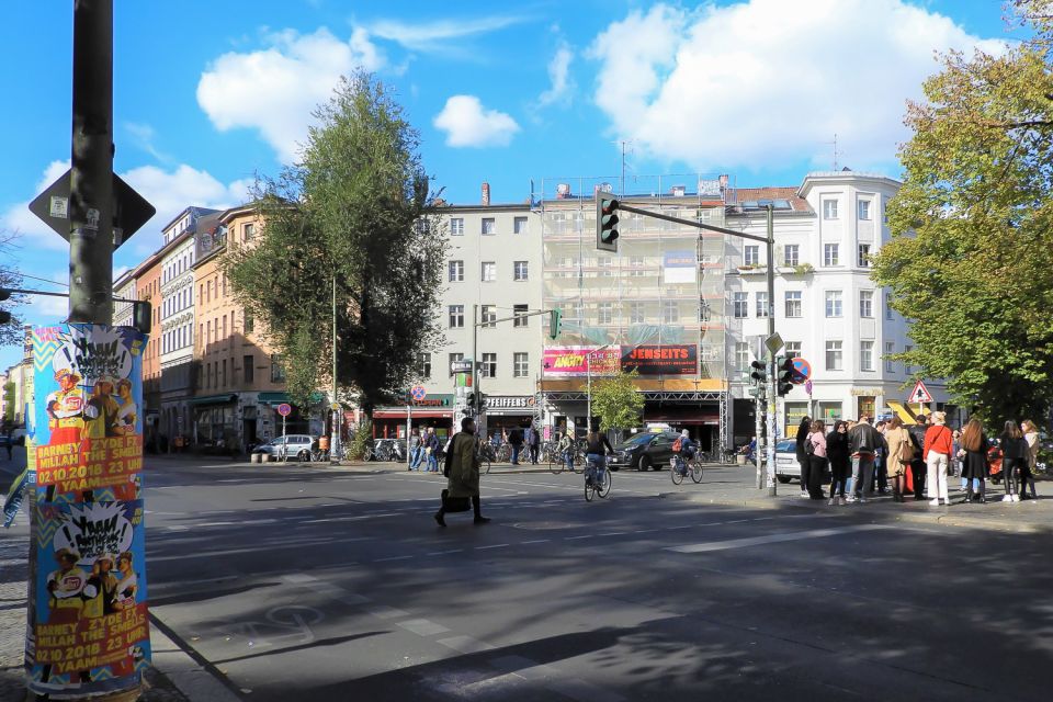 Berlin: Kreuzberg Guided Walking Evening Tour - Ruinen des Pamukkale-Brunnens: A Photo Stop That Sparks Questions