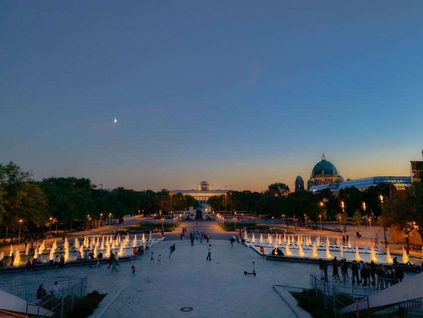 Berlin: Live-Guided Evening Sightseeing Tour by Open-top Bus - East Side Gallery, Oberbaum Bridge, Kreuzberg: the city’s modern edge