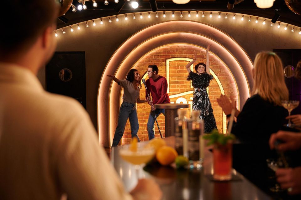 Berlin: Madame Tussauds Museum & Berlin Dungeon Combo Ticket - What the Madame Tussauds Sets Feel Like