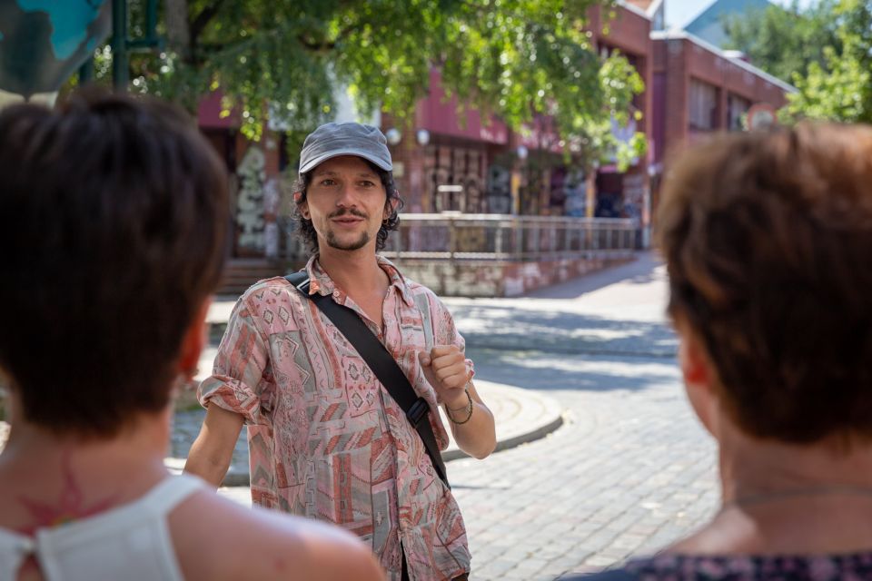 Berlin: Mitte Culinary Food Tour - Meeting point and first steps: where the tour actually starts