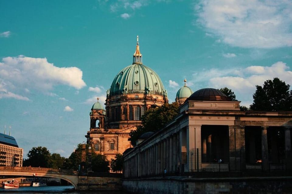 Berlin : Must-see attractions Walking Tour - Checkpoint Charlie and the Holocaust Memorial in One Flow