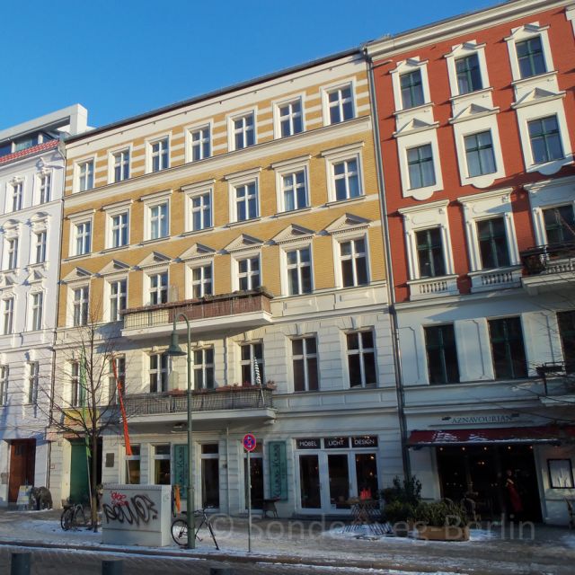 Berlin: Prenzlauer Berg District Guided Walking Tour - Mauerpark on the Ground: Flea Market, Live Music, People-Scale