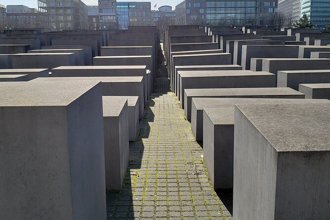 Berlin Private Custom Tour in a Minivan, East and West - Brandenburg Gate and the West Berlin grand boulevard feel