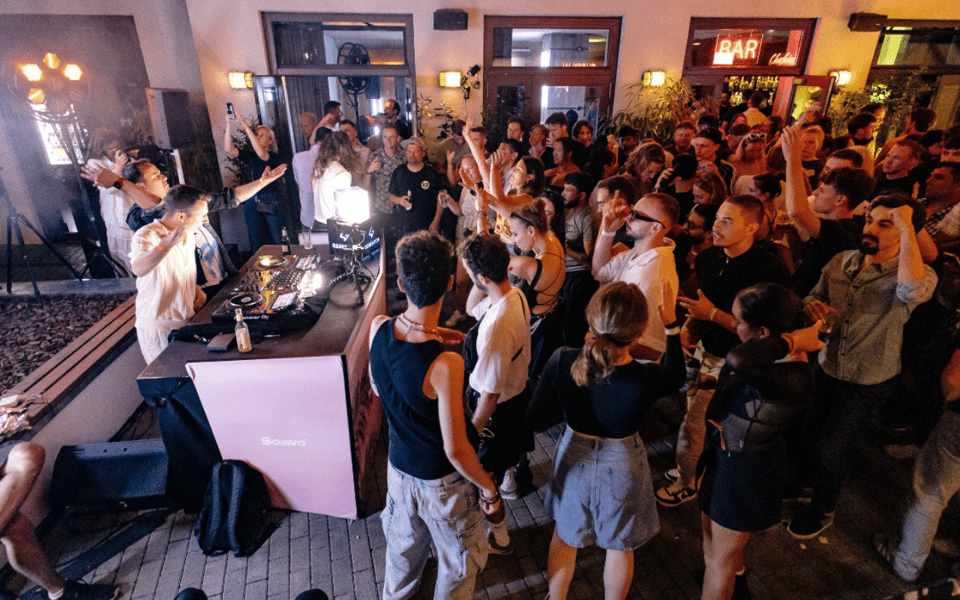 Berlin: Pub Crawl with Shots and VIP Club Entry - Where You Meet and How the Night Starts (21:00 at Generator)