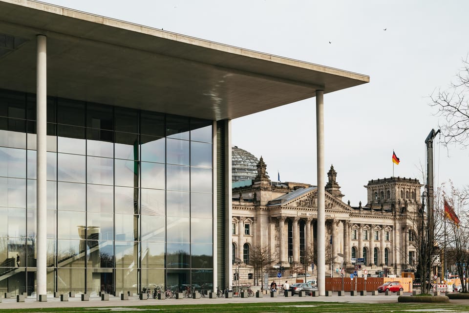 Berlin: Reichstag, Dome and Government District Guided Tour - When access or timing changes: how to plan a flexible day