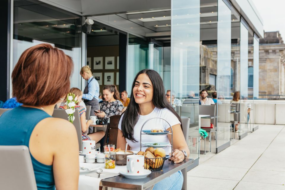 Berlin: Rooftop Breakfast at Käfer Restaurant Reichstag - Inside the glass dome: using the free audio guide well
