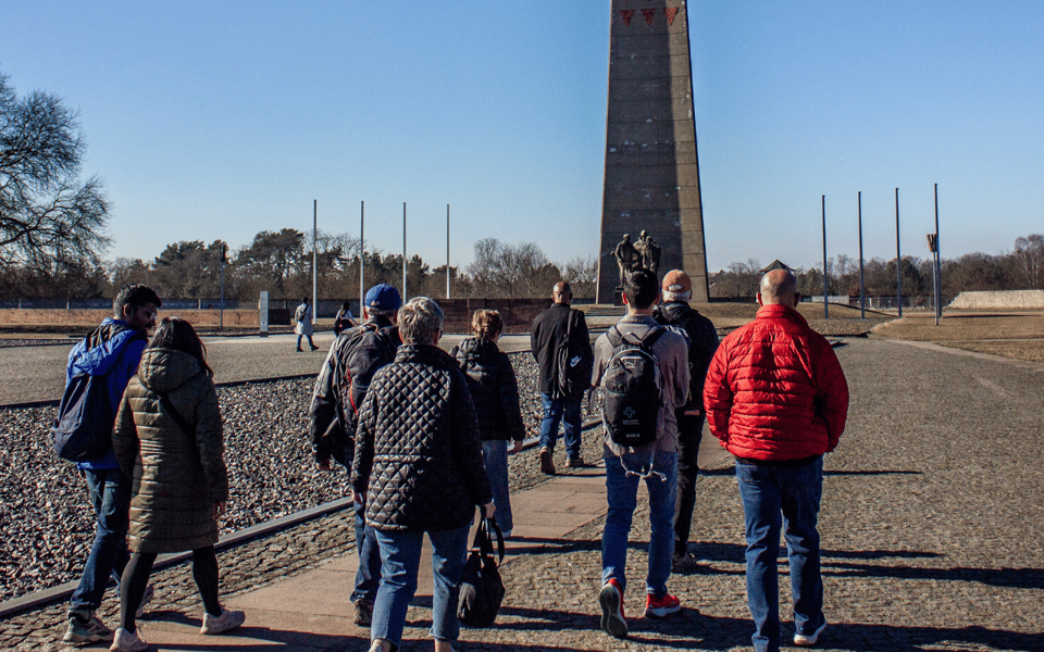 Berlin: Sachsenhausen Concentration Camp Museum Tour - Getting there smoothly: Alexanderplatz and the white umbrella