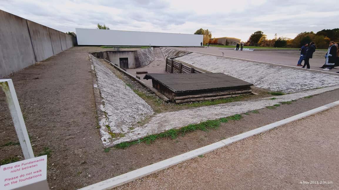 Berlin: Sachsenhausen Concentration Camp Museum Tour - The museum side: learning through respectful presentation