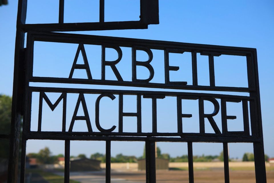 Berlin: Sachsenhausen Memorial 6-Hour Tour in Spanish - From Alexanderplatz to Sachsenhausen in 50 minutes