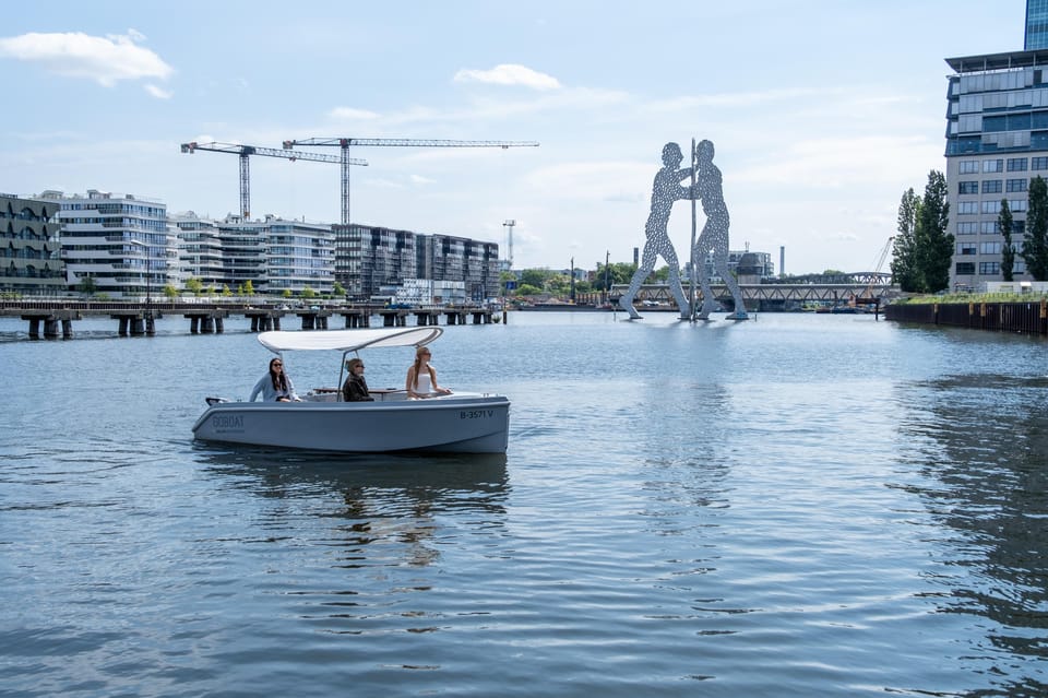 Berlin: Self-Drive Boat Tour - Picnic and comfort: what to bring and how to stay warm