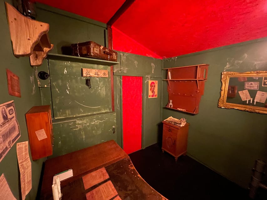 Berlin: “Shadow of the Rubber Duck” Escape Room Experience - Who this escape room fits best
