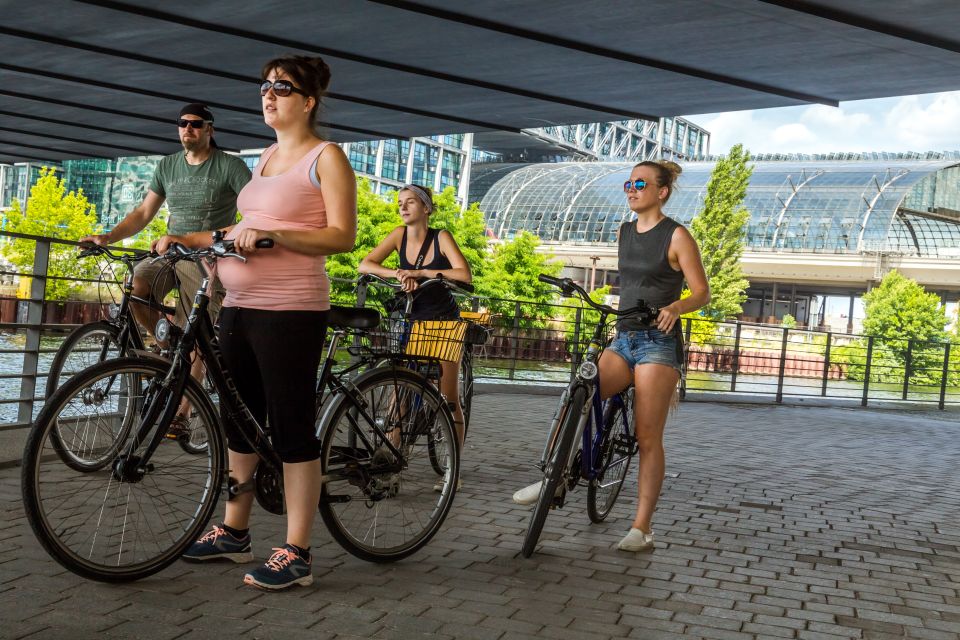 Berlin: Sights and Highlights Bike Tour with a Local Guide - Berlin Central Station and the Brandenburg Gate corridor