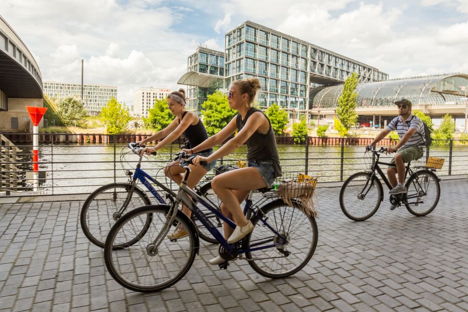 Berlin: Sights and Highlights Bike Tour with a Local Guide - Passing the Berlin Wall: street-level history you can feel