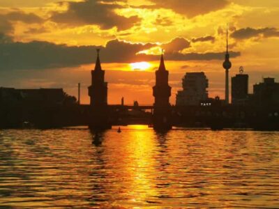 Berlin: Solar Powered Sunset Catamaran Cruise & Audio Guide - Getting on Board at Oberbaumbrücke: Where the Trip Starts