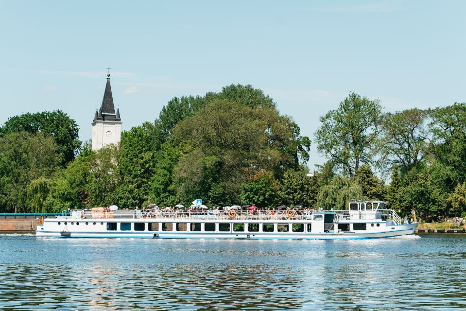 Berlin: Spree Boat Tour to Müggelsee - Onboard Comfort: Seats, Shade, and the Bar You’ll Actually Use