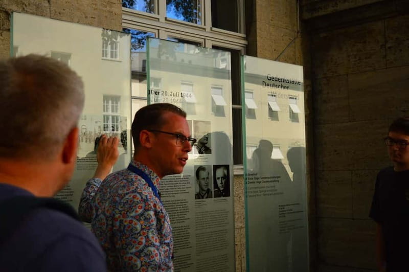 Berlin: Third Reich, Hitler, and WWII Walking Tour - Guides, language options, and what 3 hours feels like