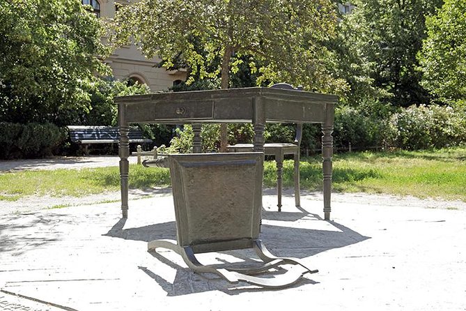 Berlin Third Reich Sites: Half-Day Walking Tour - Meeting at Hackescher Markt and the Real-World Pace