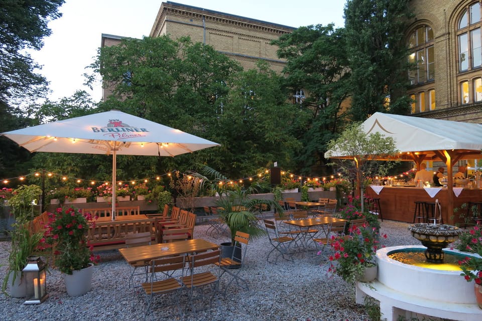 Berlin: Ticket for Bar Jeder Vernunft - Theater & Restaurant - Dinner Before the Show: Entry Times and Seating That Keeps It Simple