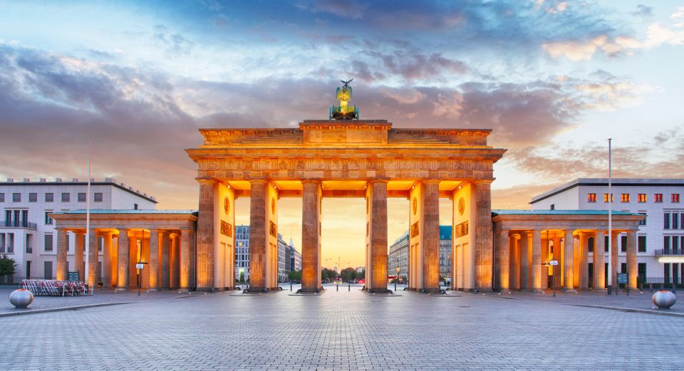 Berlin: Walking Tour of the Top 10 Sightseeing Attractions - Where You Start: Paul-Löbe-Haus to the Chancellery Zone