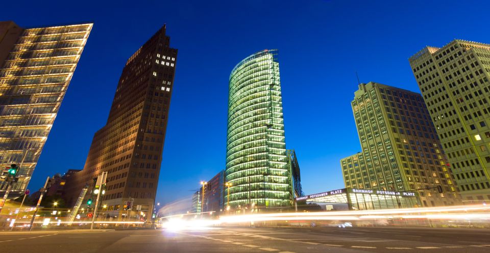 Berlin: Walking Tour of the Top 10 Sightseeing Attractions - Brandenburg Gate and the Cold War Lens You Can Actually See