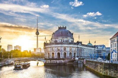 Deluxe Berlin: Hassle-Free Shore Tour from Warnemunde Cruise Port - Charlottenburg Palace and West Berlin Sights