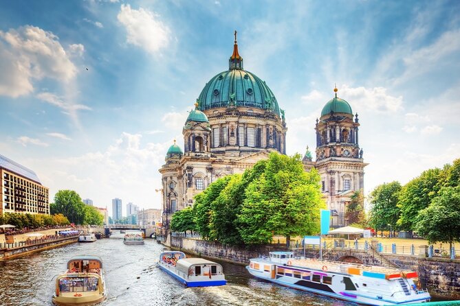 Deluxe Berlin: Hassle-Free Shore Tour from Warnemunde Cruise Port - Brandenburg Gate, Pariser Platz, and Quick Legend Chasing