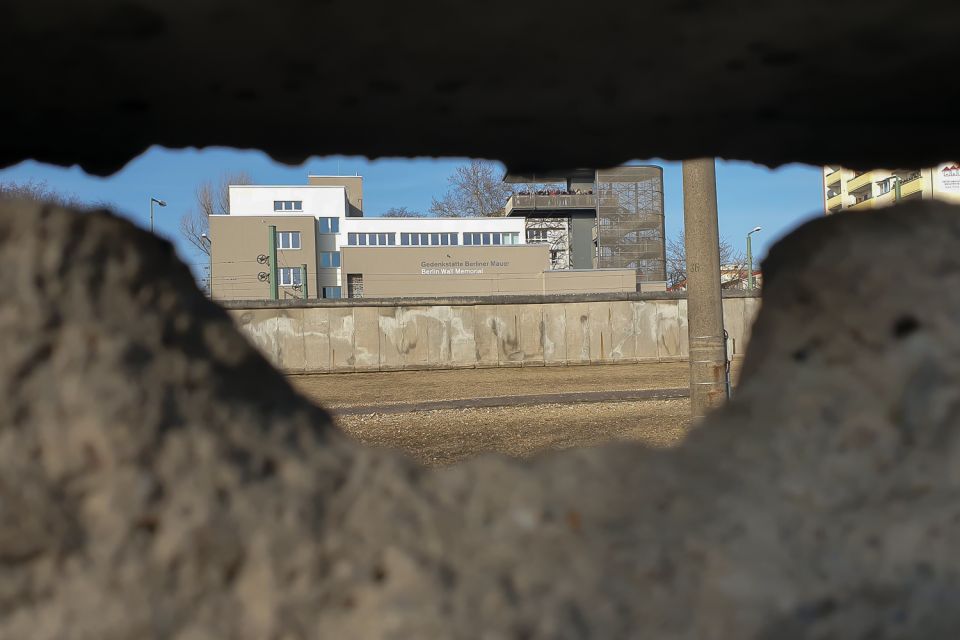 East Berlin and the Wall: Walking Tour - Potsdamer Platz to Nordbahnhof: The Ghost Station Moment