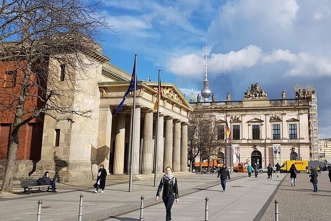 Explore Berlin History and Highlights Sightseeing Walking Tour - Cold War Berlin in one walk: Checkpoint Charlie to Gendarmenmarkt