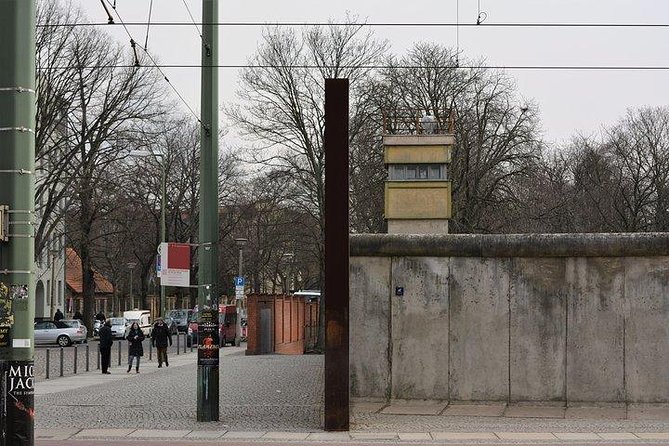 Explore The Berlin Wall: Cold War Berlin and Behind the Berlin Wall - Guides Who Make It Click: What the Best Reviews Tell You to Expect
