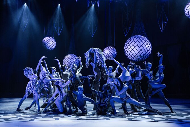 FALLING | IN LOVE Grand Show at Friedrichstadt-Palast Berlin - Performers on Parade: Singing, Dancing, Gymnastics, and Trampoline Work