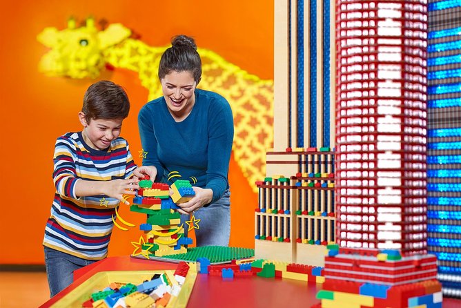 LEGOLAND Discovery Centre Berlin Admission Ticket - The LEGO shop and café: plan for basic sustenance